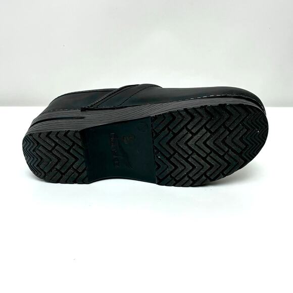 Dansko Black Oiled Leather Professional Clogs - EU38 Wide; Women's 7.5W-8W - Picture 14 of 14